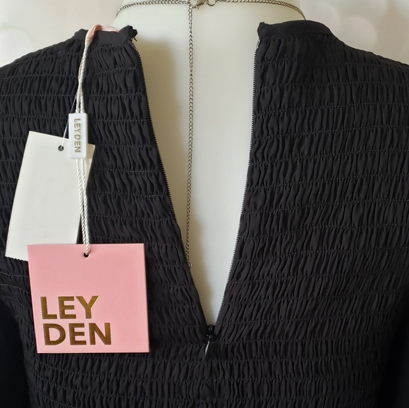 *LAST ONE* Leyden Smocked Textured Top - Picture 9 of 13